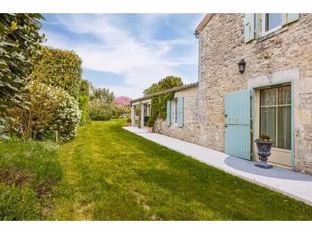 charentaise au jardin paysagé aux portes de la rochelle