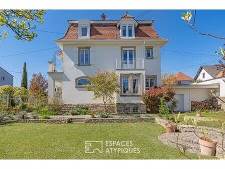 maison de maître début xxe siècle et son jardin verdoyant