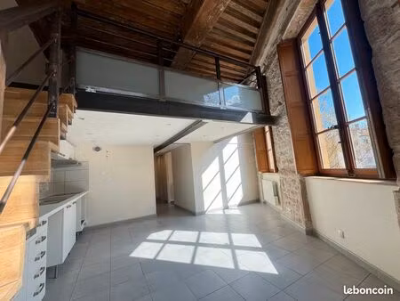 duplex de caractère 74 m² – place des tapis – lumineux & cachet ancien