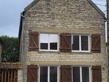 maison 2 pièces avec petite cour extérieure