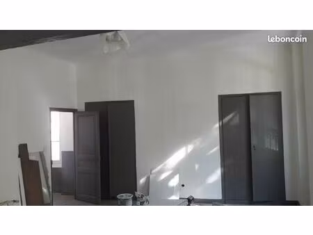 t2 lumineux avec balcons bien situé