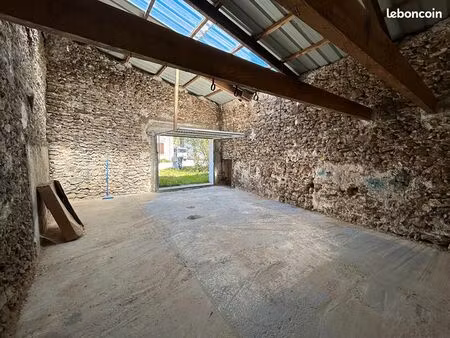 parking/box 38 m² faremoutiers