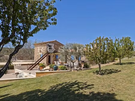 superbe bergerie restaurée et agrandie avec piscine et trés belle vue sur le luberon