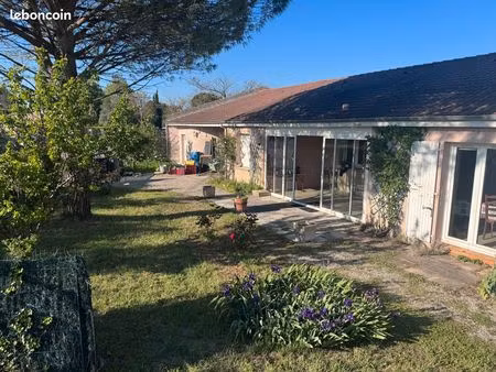 maison de plain-pied avec jardin et grand garage