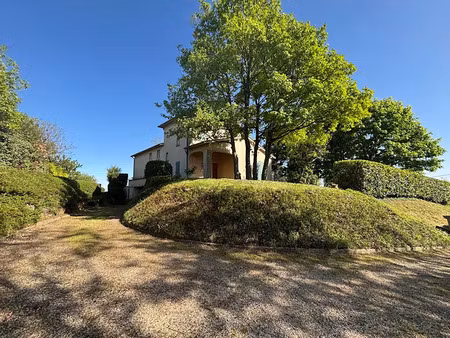 location maison 6 pièces 194.47 m² à saint-didier-au-mont-d'or (69370)  2 965 €