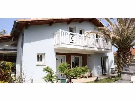 villa avec piscine et terrasse saint-vincent-de-tyrosse (40)