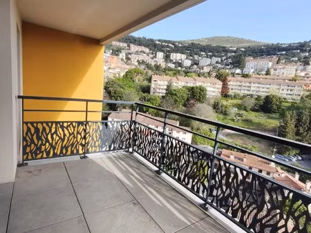 f1 meublé avec coin nuit  terrasse et parking