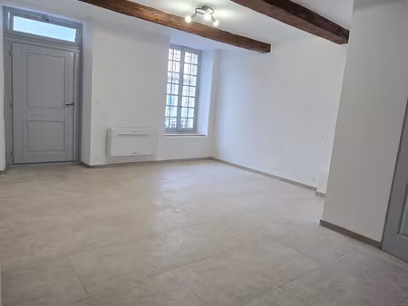 a louer centre de trinquetaille  studio totalement rénové