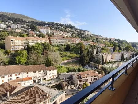 studio meublé de 31m² avec terrasse de 27m² et parking