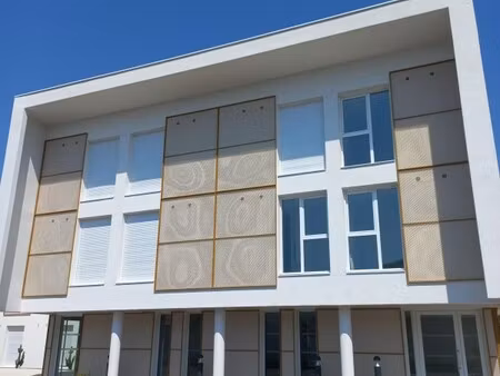 studio avec parking à la garde