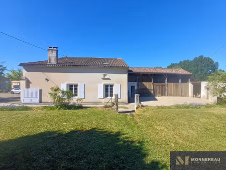 maison ancienne en coeur de bourg avec dependances