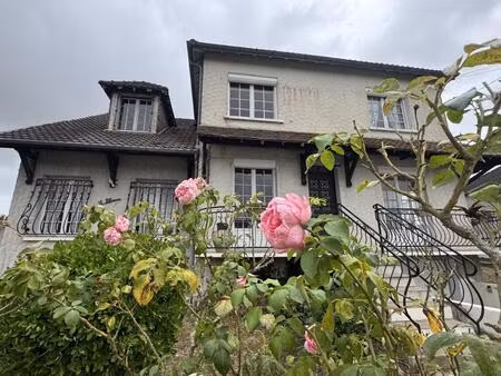 maison au centre d'ecueillé