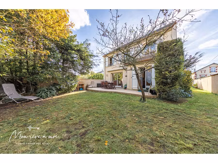 maison de 170m2 au calme et en parfait état avec parkings  t