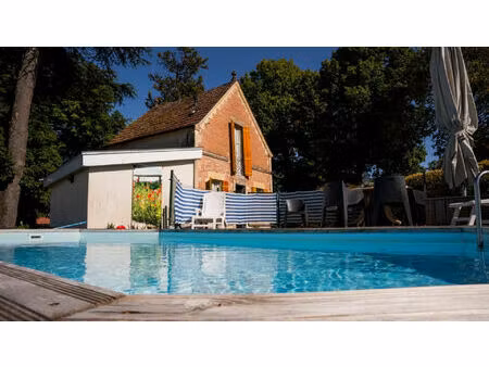 dans le secteur recherché de monclar  découvrez cet ensemble immobilier composé de deux ma