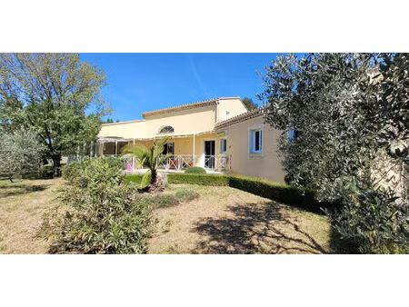 maison de plain pied avec 3 chambres sur un terrain de 1920m²