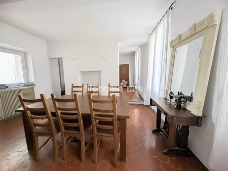 ? immeuble 2 appartements + 4 garages