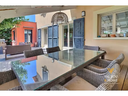 maison familiale à l'abri des regards dans un secteur très pri