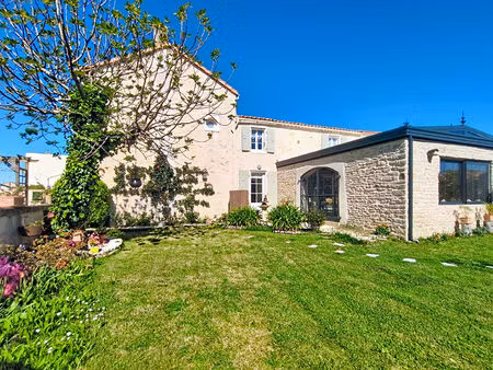 maison courçon 8 pièces 277.78 m²