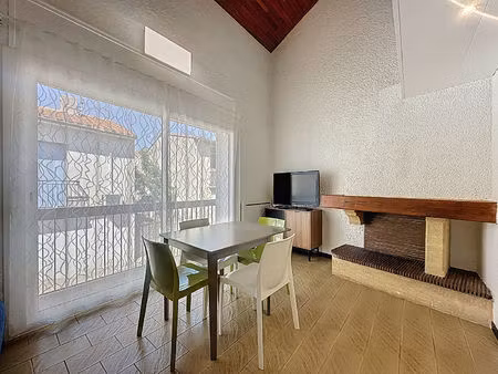 maison de village avec garage et climatisation.