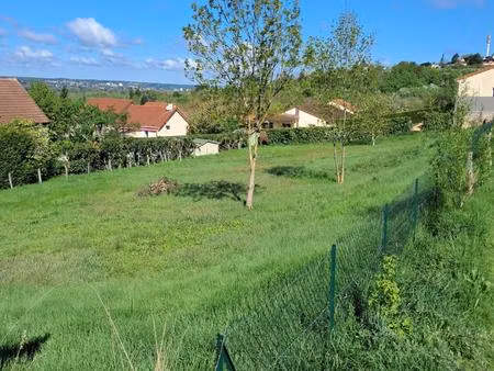 très beau terrain à bâtir situé à abrest