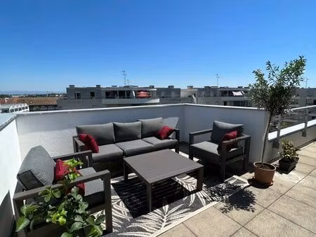 appartement hyper centre illkirch t2/t3 en attique 60m2 climatisé avec grande terrasse de 
