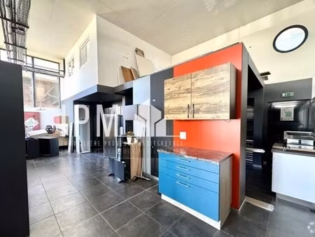 location commerce 215 m²