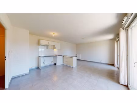 appartement t3 64 m2 centre ville avec place de parking en s