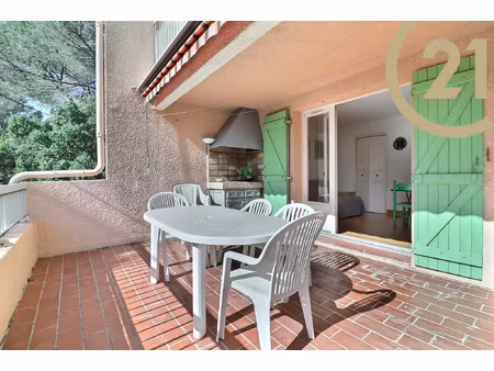 saint-aygulf : appartement 2 pièces avec terrasse de 16m2 et