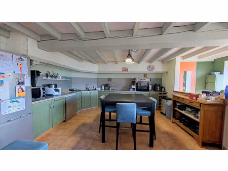 maison 5 chambres avec piscine sur 3700 m2 de terrain clos.