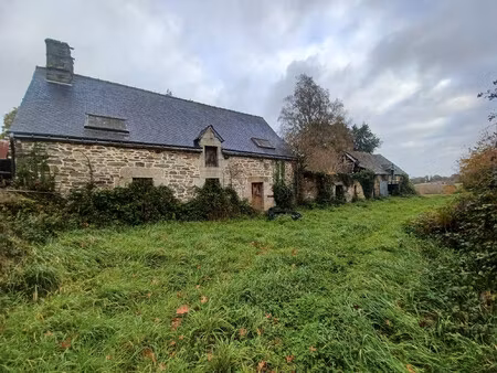 ensemble de batiments en pierres