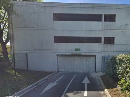 parking couvert  fermé & sécurisé avec bip - evry