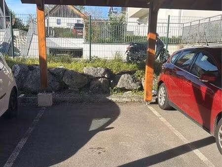 place de parking couverte