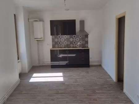 t2 44 m² nu – hypercentre luçon – r+1 lumineux  vue cathédrale  tout rénové  1 parking inc