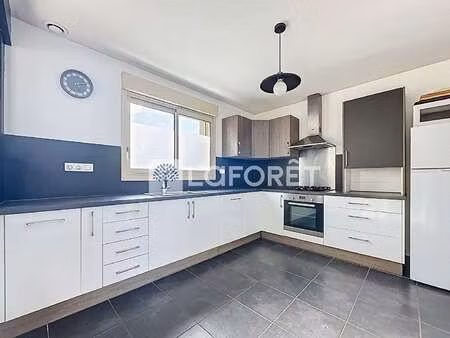 location maison à moncoutant (79320) : à louer / 85m² moncoutant