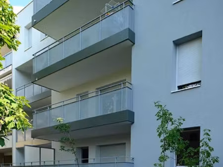 location parking à decines-charpieu (69150)  73 €
