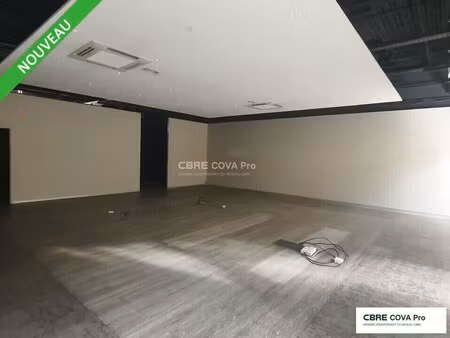 location commerce 148 m²