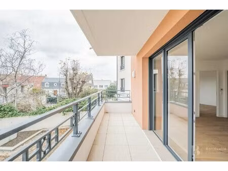 saint-maur - av. louis blanc - a louer vide 2 pieces de 45m² avec balcon au 1er etage - su