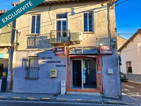 local commercial 3 faces avec extérieur