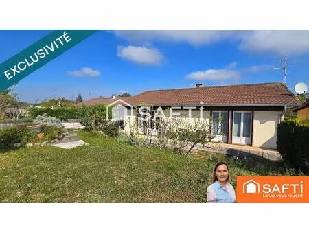 maison individuelle de plain-pied et jardin arboré