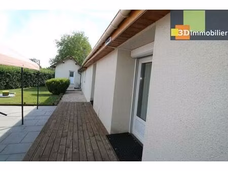 chaussin proche  vends grande et confortable maison de 9 pièces  7 chambres  sur un terrai