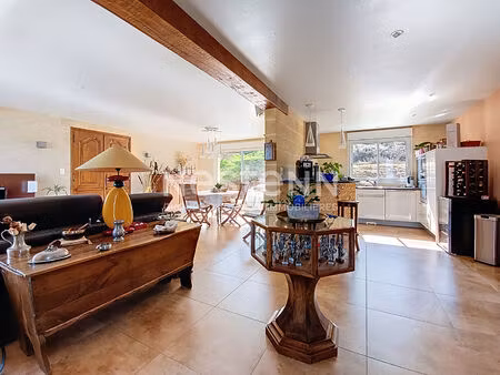 maison familiale à vendre cosnac : 5 chambres avec vue dégagée  terrain 2 500 m² et perfor