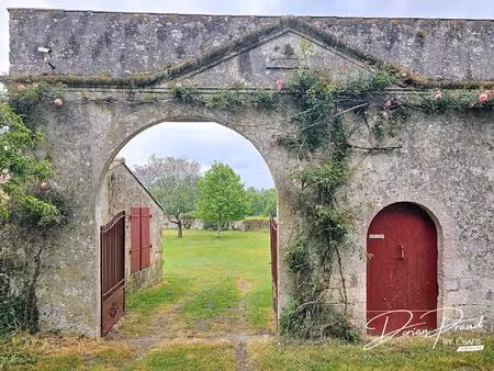 ancienne ferme avec plus de 9 hectares