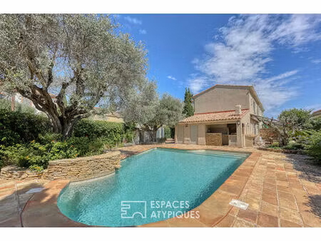 bastide moderne avec jardin et piscine