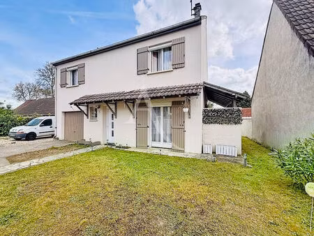 maison indépendante 4chambres  proche des commodités et écoles