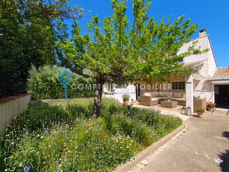 caissargues : villa 4 chambres avec jardin et garage dans un