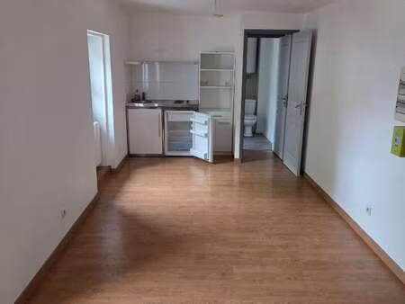 location appartement t1 à château-gontier (53200) : à louer t1 / 25m² château-gontier