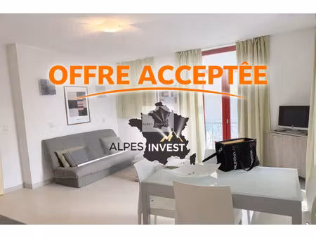 t2 sous bail commercial avec place de parking !