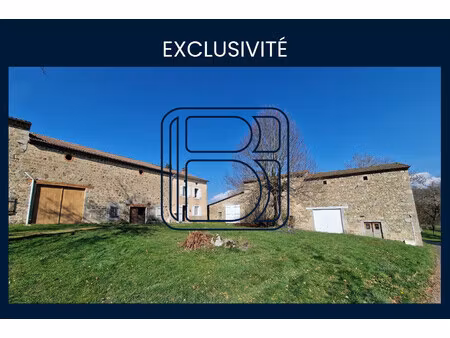 ancien corps de ferme habitable avec dependances