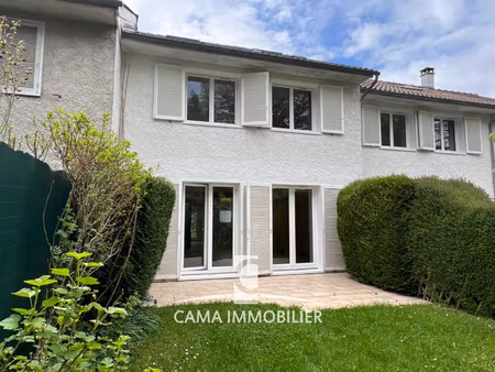 maison mitoyenne dans le village des loges-en-josas avec 3 c