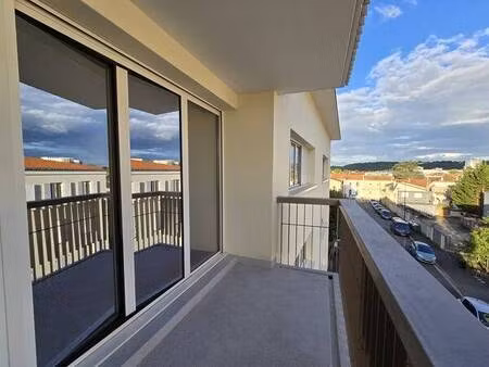 t3 avec balcon et parking couvert
